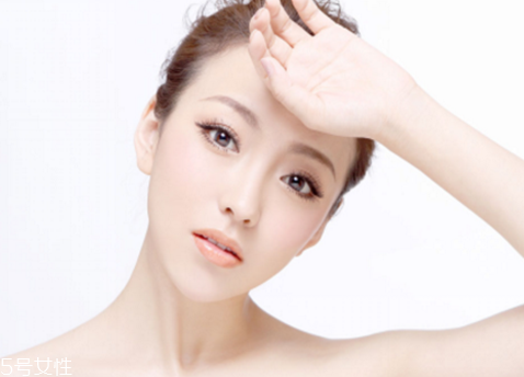 夏天護(hù)膚品要放冰箱嗎 看是什么護(hù)膚品 夏天護(hù)膚品要放冰箱嗎 看是什么護(hù)膚品