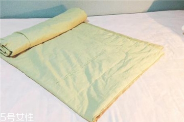 夏涼被什么面料的好 最涼快的材質(zhì)是它 夏涼被什么面料的好 最涼快的材質(zhì)是它