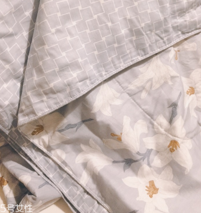 夏涼被和毛巾被哪個(gè)好 各有優(yōu)勢(shì) 夏涼被和毛巾被哪個(gè)好 各有優(yōu)勢(shì)