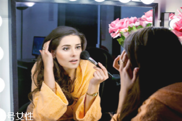 夏天化妝愛出汗怎么辦 持久不脫妝的妙招 夏天化妝愛出汗怎么辦 持久不脫妝的妙招