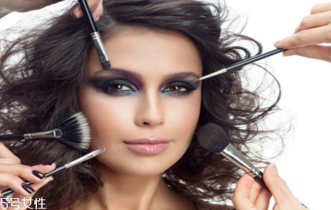 夏天化妝愛出汗怎么辦 持久不脫妝的妙招 夏天化妝愛出汗怎么辦 持久不脫妝的妙招