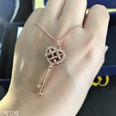 施華洛世奇鑰匙項(xiàng)鏈寓意 打開(kāi)愛(ài)情的大門