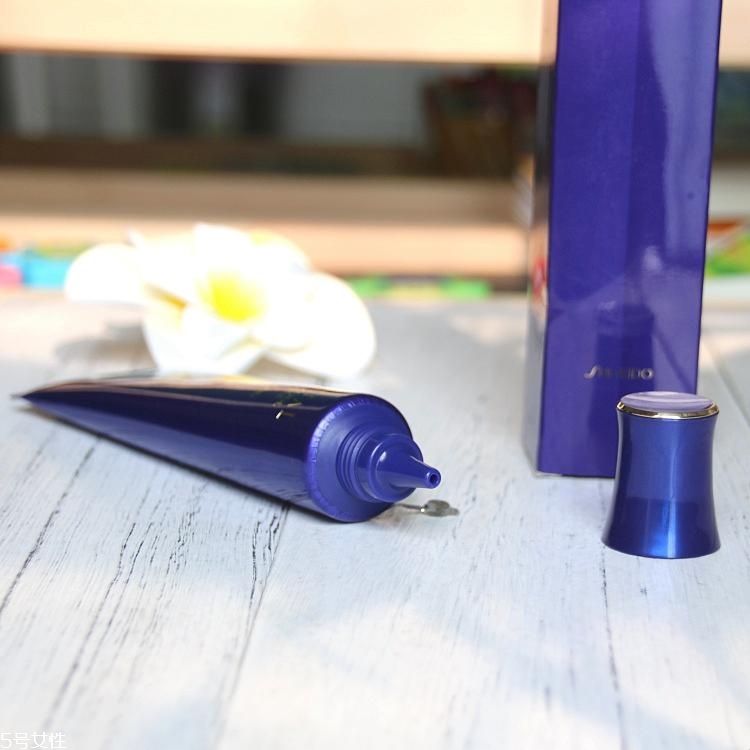 資生堂悅薇頸霜怎么用 論一個(gè)脖子的重要性 資生堂悅薇頸霜怎么用 論一個(gè)脖子的重要性