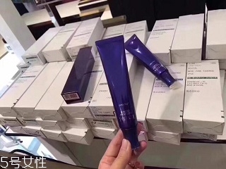 資生堂悅薇頸霜怎么用 論一個(gè)脖子的重要性 資生堂悅薇頸霜怎么用 論一個(gè)脖子的重要性