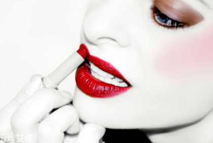 半永久紋唇適合黑皮膚嗎 你會(huì)黑上加黑 半永久紋唇適合黑皮膚嗎 你會(huì)黑上加黑