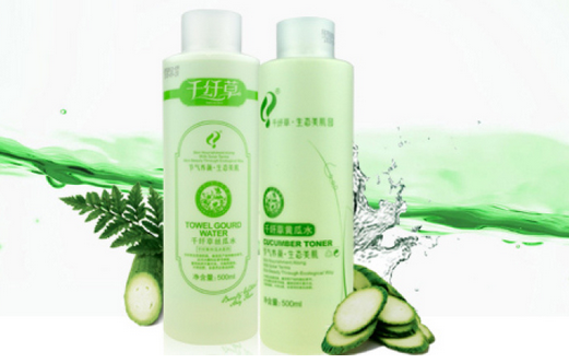 絲瓜水和黃瓜水哪個補水效果好 絲瓜水和黃瓜水的區(qū)別 絲瓜水和黃瓜水哪個補水效果好 絲瓜水和黃瓜水的區(qū)別