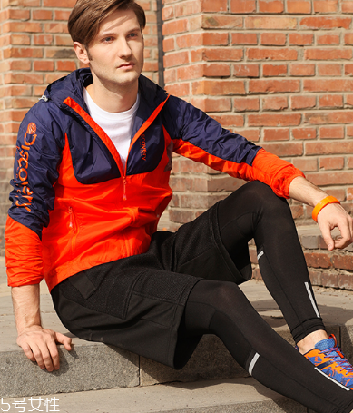 皮膚衣里面穿什么 色彩搭配很重要 皮膚衣里面穿什么 色彩搭配很重要