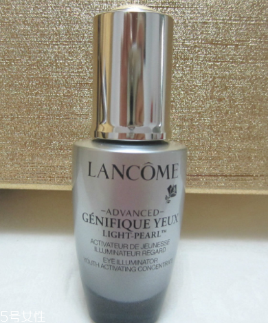 蘭蔻大眼精華味道 淡淡的酒精味 蘭蔻大眼精華味道 淡淡的酒精味