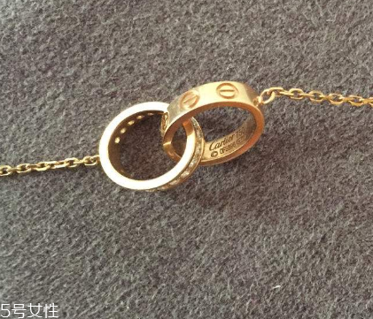 卡地亞雙環(huán)項(xiàng)鏈真假辨別 教你避開假貨 卡地亞雙環(huán)項(xiàng)鏈真假辨別 教你避開假貨