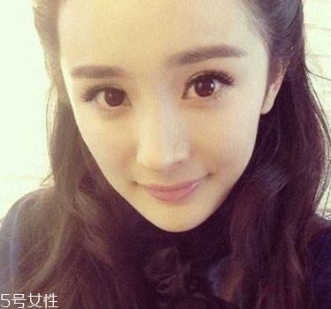 美瞳半年拋可以戴一年嗎 眼睛容易發(fā)炎 美瞳半年拋可以戴一年嗎 眼睛容易發(fā)炎