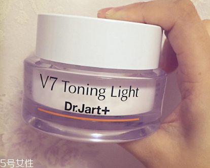 干性肌膚用什么素顏霜好 油包水型最優(yōu)選 干性肌膚用什么素顏霜好 油包水型最優(yōu)選