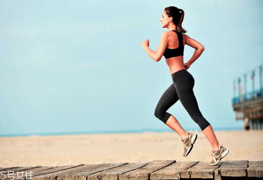 夏天晨跑好還是夜跑好 各自都有好處 夏天晨跑好還是夜跑好 各自都有好處