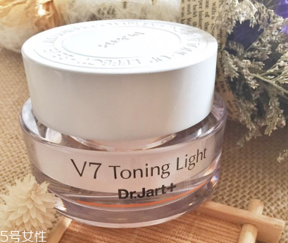 素顏霜能美白嗎 含二氧化鈦和熊果苷才美白 素顏霜能美白嗎 含二氧化鈦和熊果苷才美白