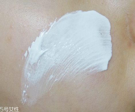 素顏霜瓶裝和管裝哪個(gè)更好 2種熱門(mén)包裝pk 素顏霜瓶裝和管裝哪個(gè)更好 2種熱門(mén)包裝pk