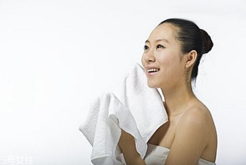 出汗就是燃燒脂肪嗎 和減肥沒有必然關(guān)系 出汗就是燃燒脂肪嗎 和減肥沒有必然關(guān)系