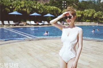 泳衣里面穿什么 這些知識要清楚 泳衣里面穿什么 這些知識要清楚