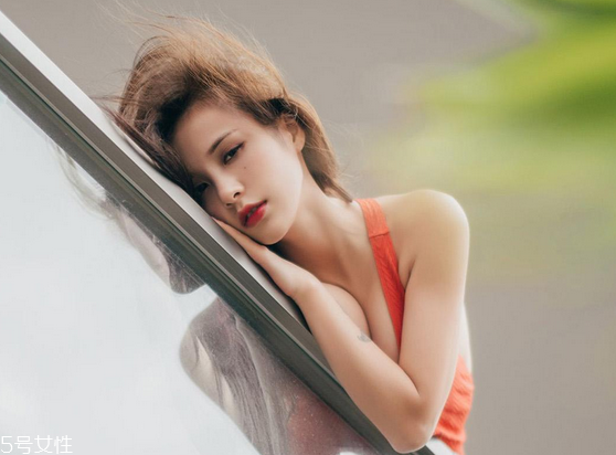 假體隆胸有危險性嗎 正規(guī)操作很安全 假體隆胸有危險性嗎 正規(guī)操作很安全