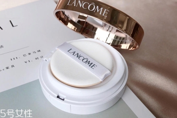 蘭蔻氣墊遮瑕效果好嗎 只能遮住紅血絲和黑眼圈 蘭蔻氣墊遮瑕效果好嗎 只能遮住紅血絲和黑眼圈