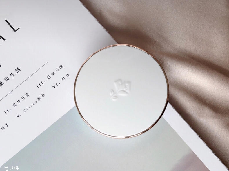 蘭蔻氣墊遮瑕效果好嗎 只能遮住紅血絲和黑眼圈 蘭蔻氣墊遮瑕效果好嗎 只能遮住紅血絲和黑眼圈