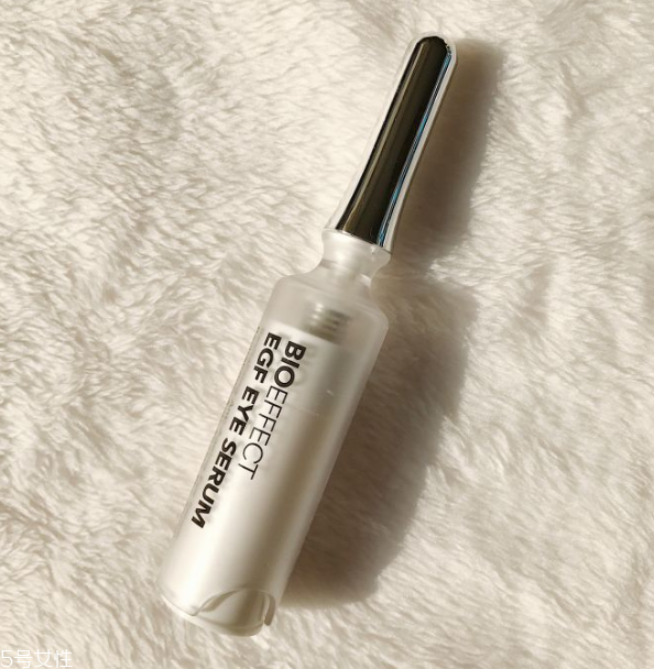 親油型眼霜什么意思 親油型眼霜適合什么膚質 親油型眼霜什么意思 親油型眼霜適合什么膚質