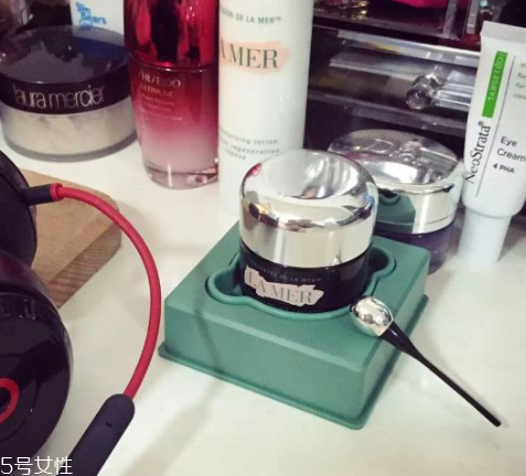 親油型眼霜什么意思 親油型眼霜適合什么膚質 親油型眼霜什么意思 親油型眼霜適合什么膚質