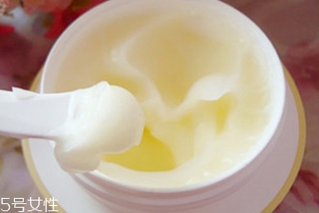 親油型眼霜什么意思 親油型眼霜適合什么膚質 親油型眼霜什么意思 親油型眼霜適合什么膚質