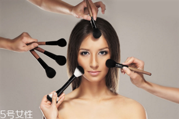 夏天出汗妝花了怎么辦 夏季出汗脫妝補(bǔ)妝技巧 夏天出汗妝花了怎么辦 夏季出汗脫妝補(bǔ)妝技巧