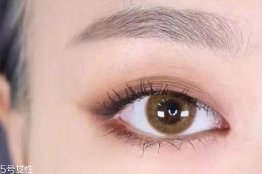 眼妝與唇妝怎么搭配 妝感和諧的秘密 眼妝與唇妝怎么搭配 妝感和諧的秘密