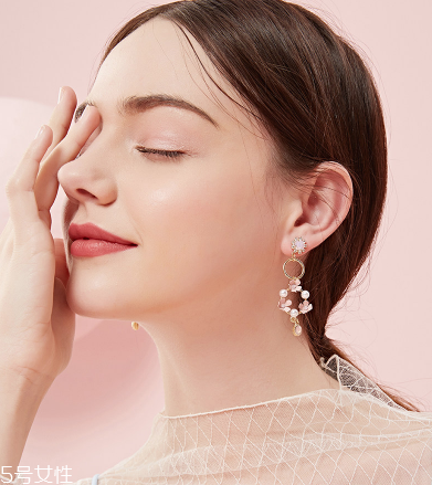 圓臉適合什么耳環(huán) 給你風(fēng)情萬種的夏天 圓臉適合什么耳環(huán) 給你風(fēng)情萬種的夏天
