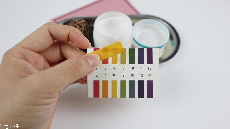 珂潤(rùn)面霜和hfp面霜哪個(gè)好 2款同價(jià)面霜大pk 珂潤(rùn)面霜和hfp面霜哪個(gè)好 2款同價(jià)面霜大pk