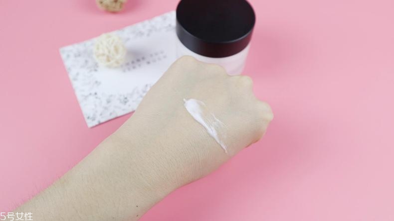 珂潤(rùn)面霜和hfp面霜哪個(gè)好 2款同價(jià)面霜大pk 珂潤(rùn)面霜和hfp面霜哪個(gè)好 2款同價(jià)面霜大pk