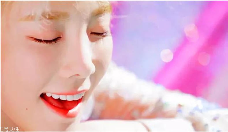 眼妝與唇妝怎么搭配 妝感和諧的秘密 眼妝與唇妝怎么搭配 妝感和諧的秘密