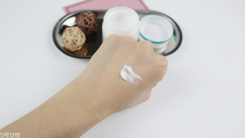 珂潤(rùn)面霜和hfp面霜哪個(gè)好 2款同價(jià)面霜大pk 珂潤(rùn)面霜和hfp面霜哪個(gè)好 2款同價(jià)面霜大pk