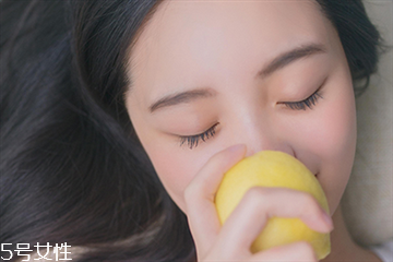 皮膚缺水的癥狀 各種類型肌膚補(bǔ)水對策 皮膚缺水的癥狀 各種類型肌膚補(bǔ)水對策