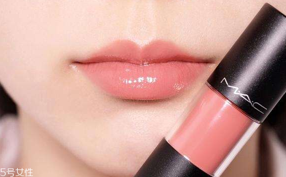 水光唇釉適合什么妝容 超級百搭沒有束縛