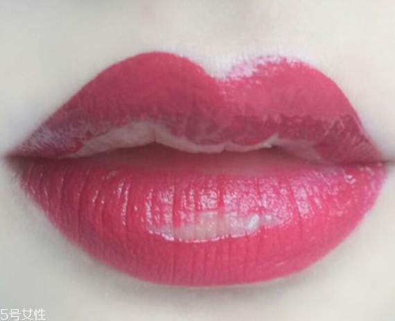 水光唇釉適合什么妝容 超級百搭沒有束縛