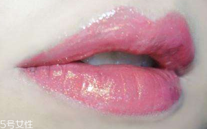 珠光口紅適合什么妝容 時尚街拍不二之選 珠光口紅適合什么妝容 時尚街拍不二之選