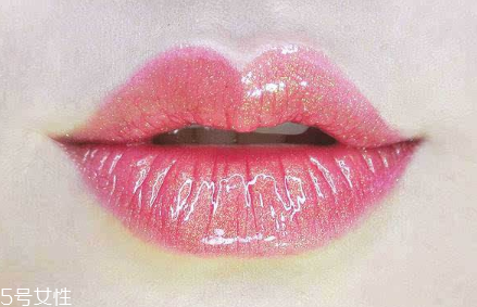 珠光口紅適合什么妝容 時尚街拍不二之選 珠光口紅適合什么妝容 時尚街拍不二之選