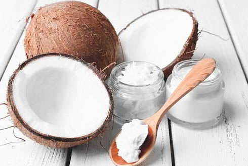 椰子油是什么味道 椰子的特殊氣味 椰子油是什么味道 椰子的特殊氣味