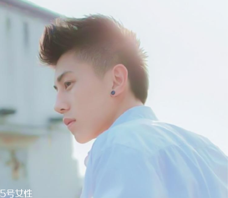 圓臉男生適合什么發(fā)型 這4款超帥氣 圓臉男生適合什么發(fā)型 這4款超帥氣