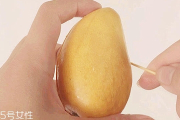 芒果怎么剝皮不浪費(fèi) 世界上最摳門的方法 芒果怎么剝皮不浪費(fèi) 世界上最摳門的方法