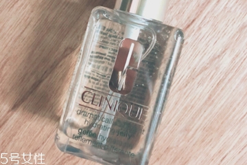 倩碧透明黃油使用方法 每天2次用在水之后 倩碧透明黃油使用方法 每天2次用在水之后