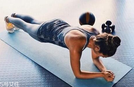 做平板支撐胳膊會(huì)變粗嗎 控制運(yùn)動(dòng)量即可 做平板支撐胳膊會(huì)變粗嗎 控制運(yùn)動(dòng)量即可