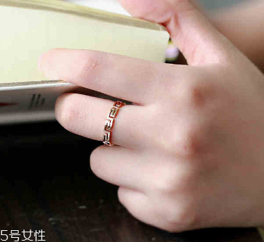 彩金戒指會掉色嗎 掉色可以補救 彩金戒指會掉色嗎 掉色可以補救