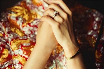 彩金戒指怎么清洗 這幾步要學(xué)會 彩金戒指怎么清洗 這幾步要學(xué)會