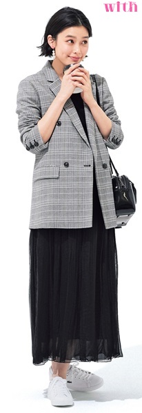 女生穿中長西裝外套怎么搭配好看 女生穿中長西裝外套怎么搭配好看