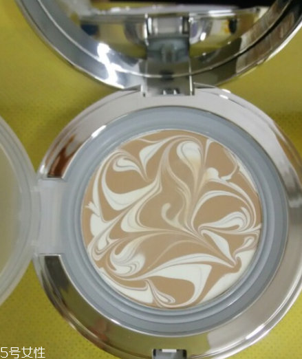 愛(ài)敬氣墊和珂萊歐氣墊哪個(gè)好 性?xún)r(jià)比都很棒 愛(ài)敬氣墊和珂萊歐氣墊哪個(gè)好 性?xún)r(jià)比都很棒