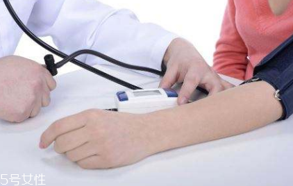 血壓高就要吃藥嗎 年齡超標才是關(guān)鍵 血壓高就要吃藥嗎 年齡超標才是關(guān)鍵