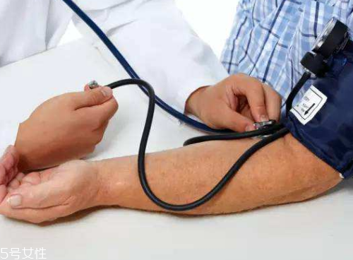 血壓高就要吃藥嗎 年齡超標才是關(guān)鍵 血壓高就要吃藥嗎 年齡超標才是關(guān)鍵