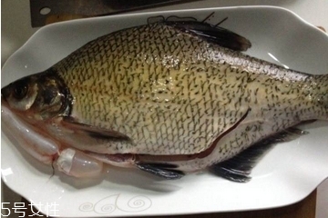 鳊魚(yú)可以做剁椒魚(yú)嗎 做起來(lái)很好吃 鳊魚(yú)可以做剁椒魚(yú)嗎 做起來(lái)很好吃